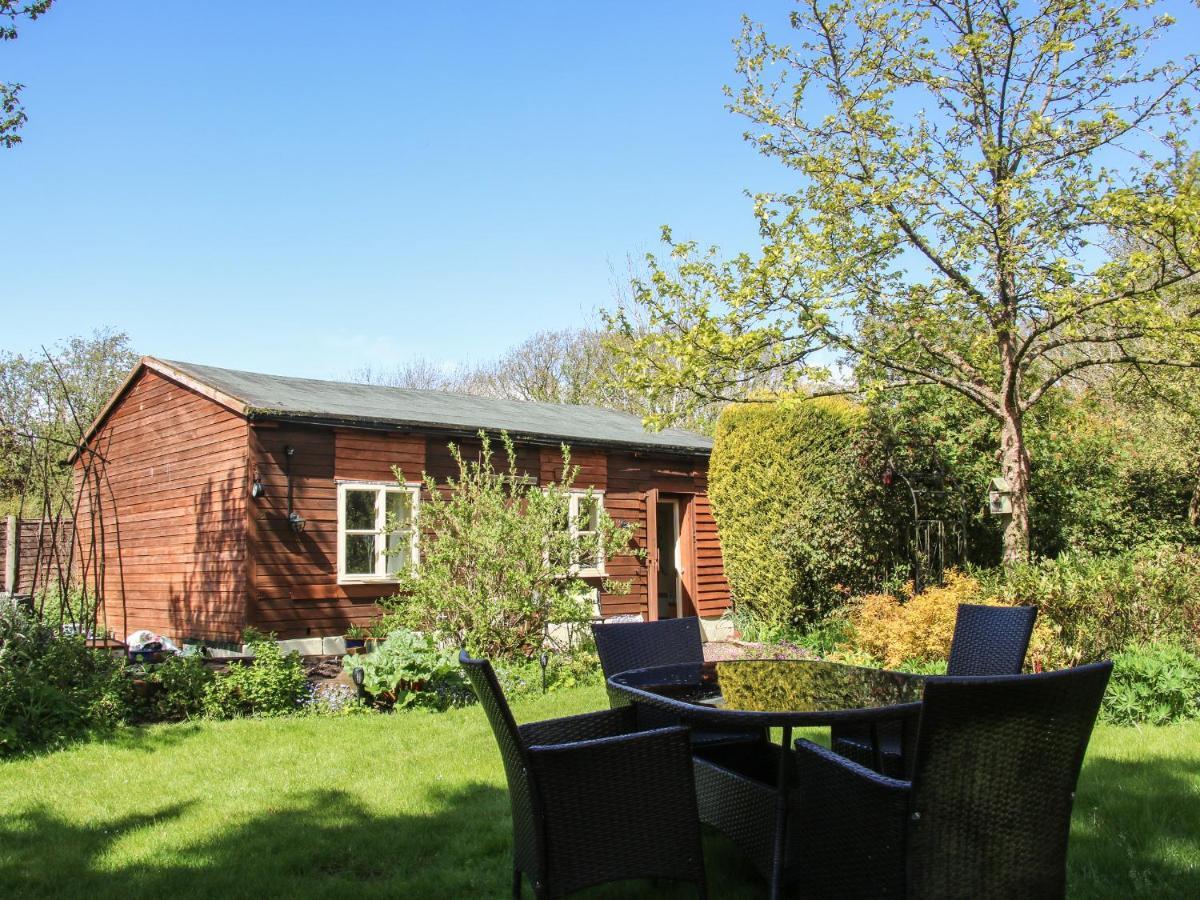 The Garden Lodge Бриджнорт Екстериор снимка